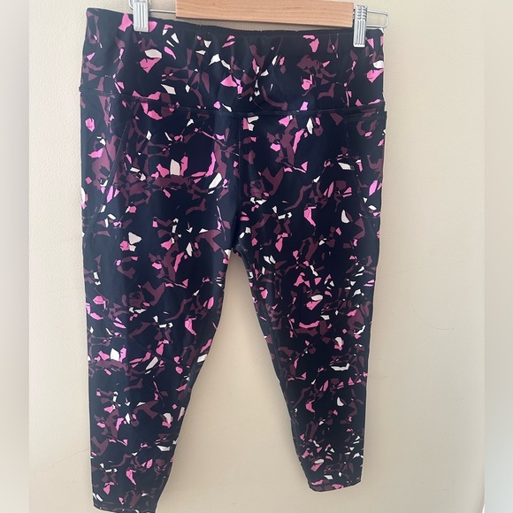 SWEATY BETTY Black & Pink Petal Camo Print POWER WORKOUT 7/8 LEGGINGS S 4/6 - Picture 2 of 5